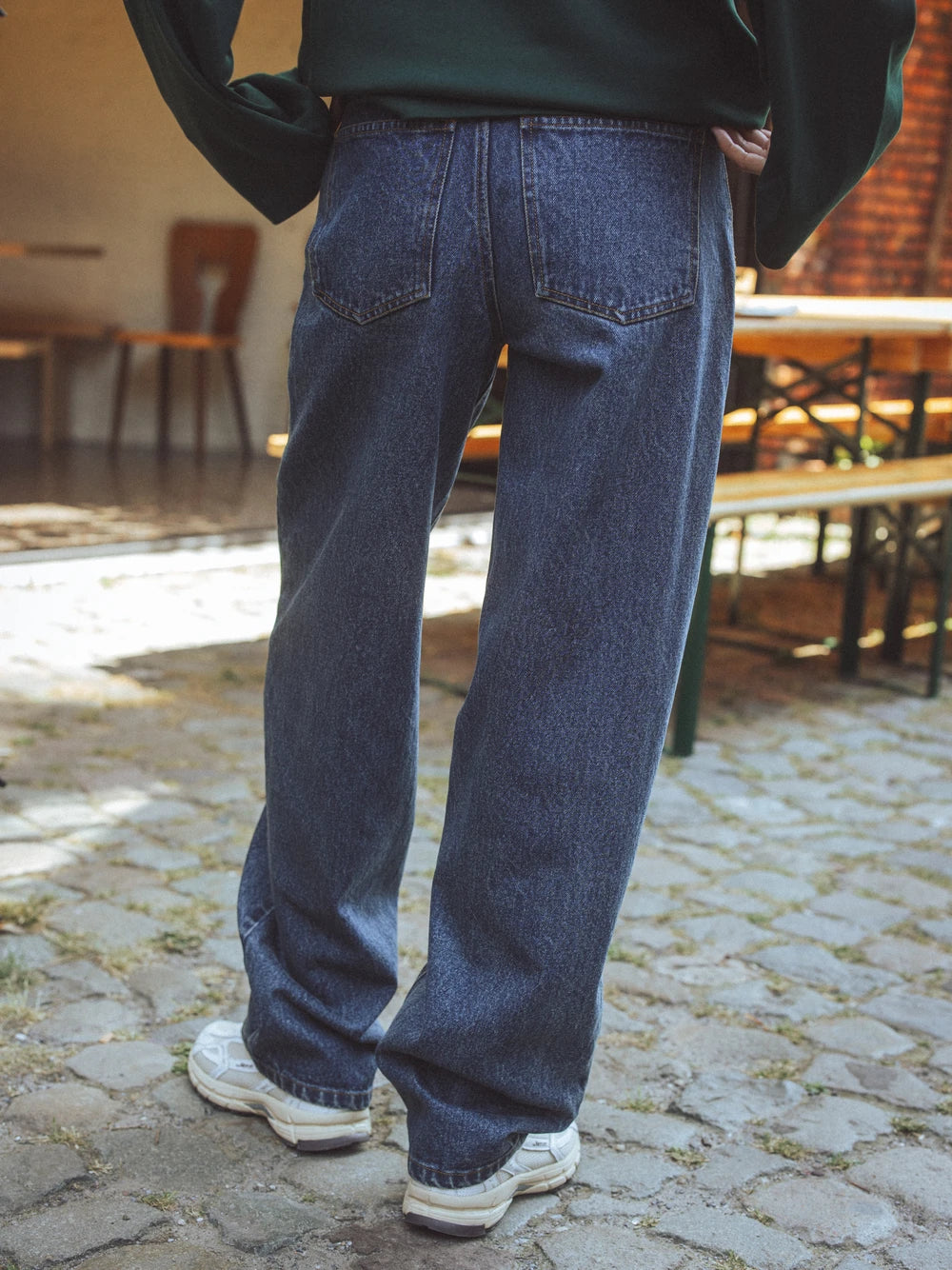 Dunkelblaue gewaschene Damenjeans