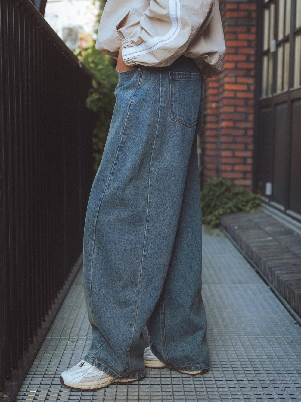 Brown Washed Balloon Jeans