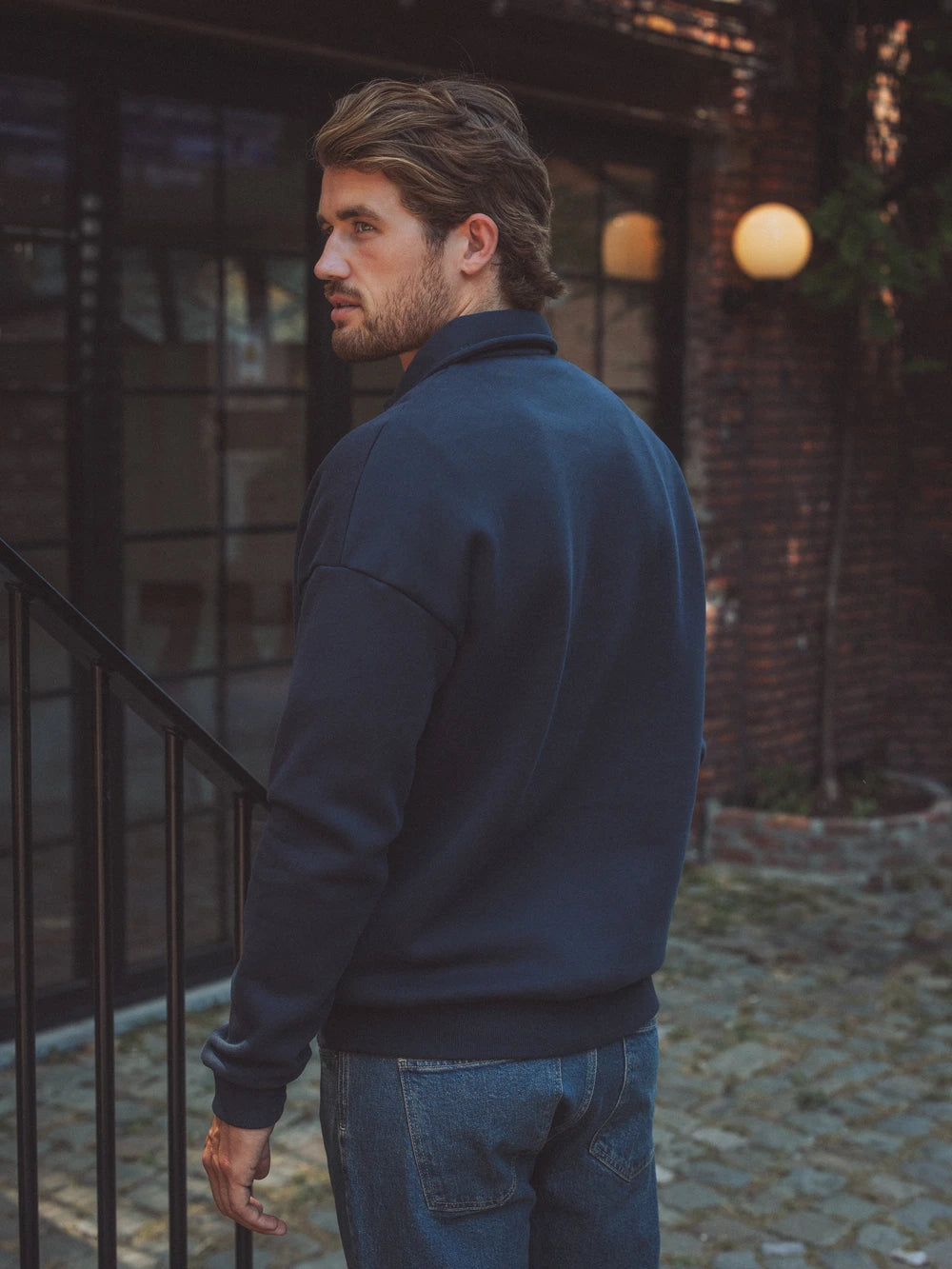 Marineblauer Oversize-V-Pullover
