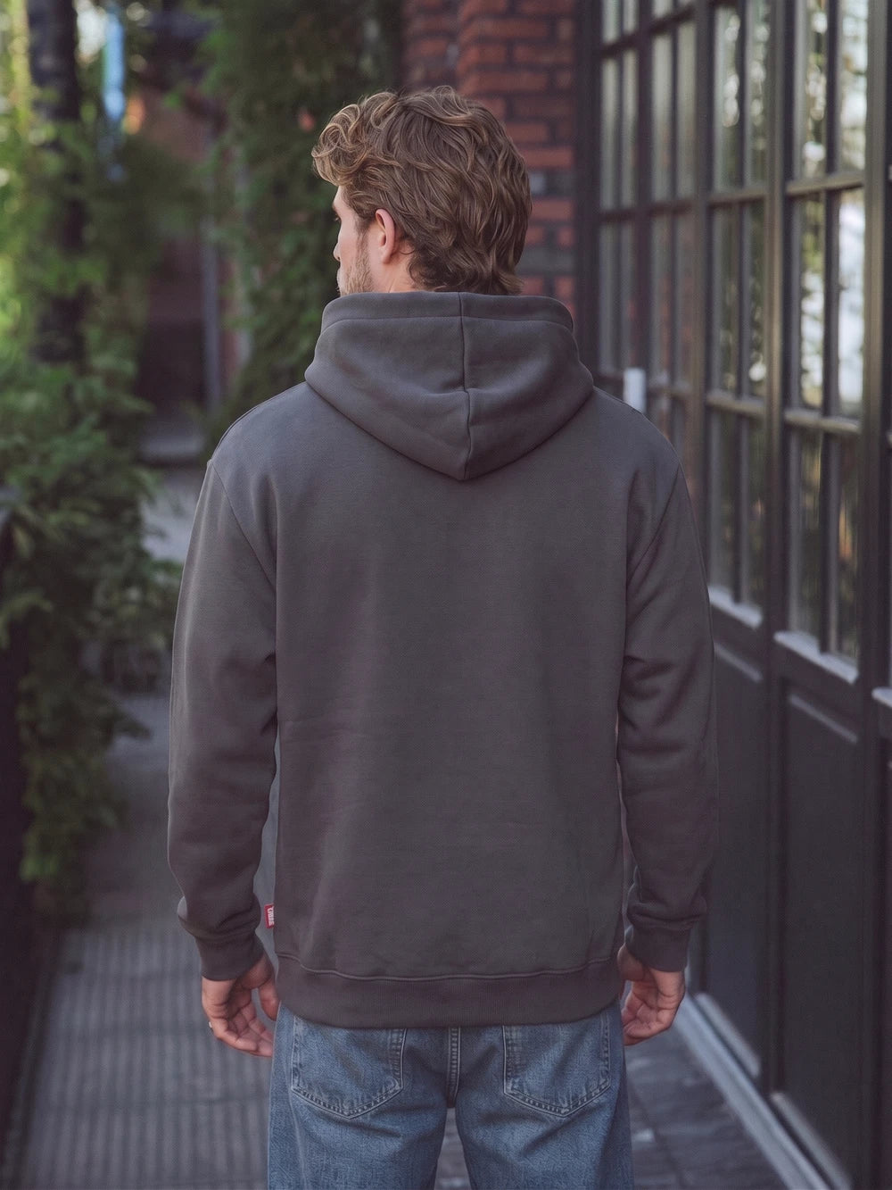Dunkelbrauner Oversize-Kapuzenpullover