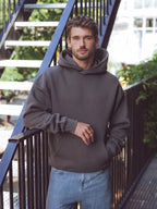Dunkelbrauner Oversize-Kapuzenpullover