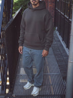Dunkelbrauner Oversize-Kapuzenpullover