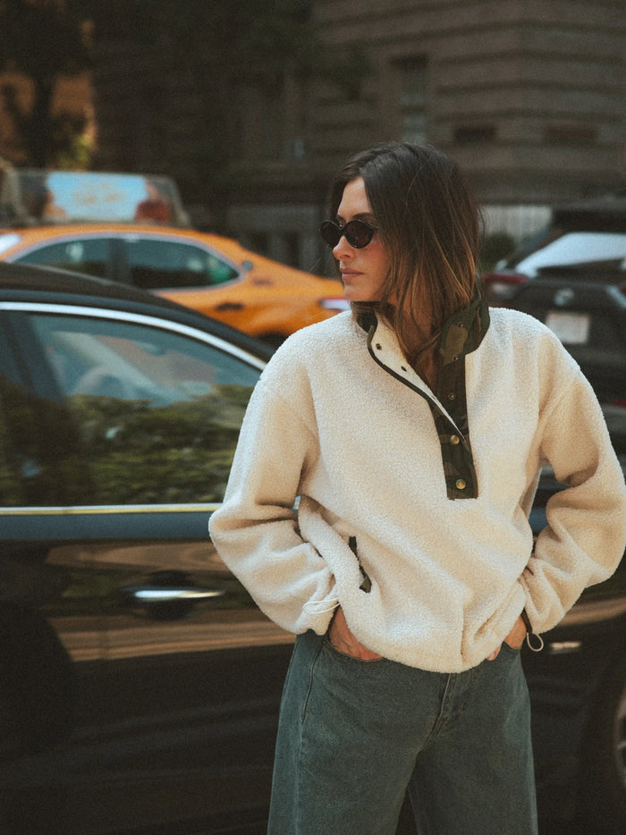 Beiger Teddy-Anorak