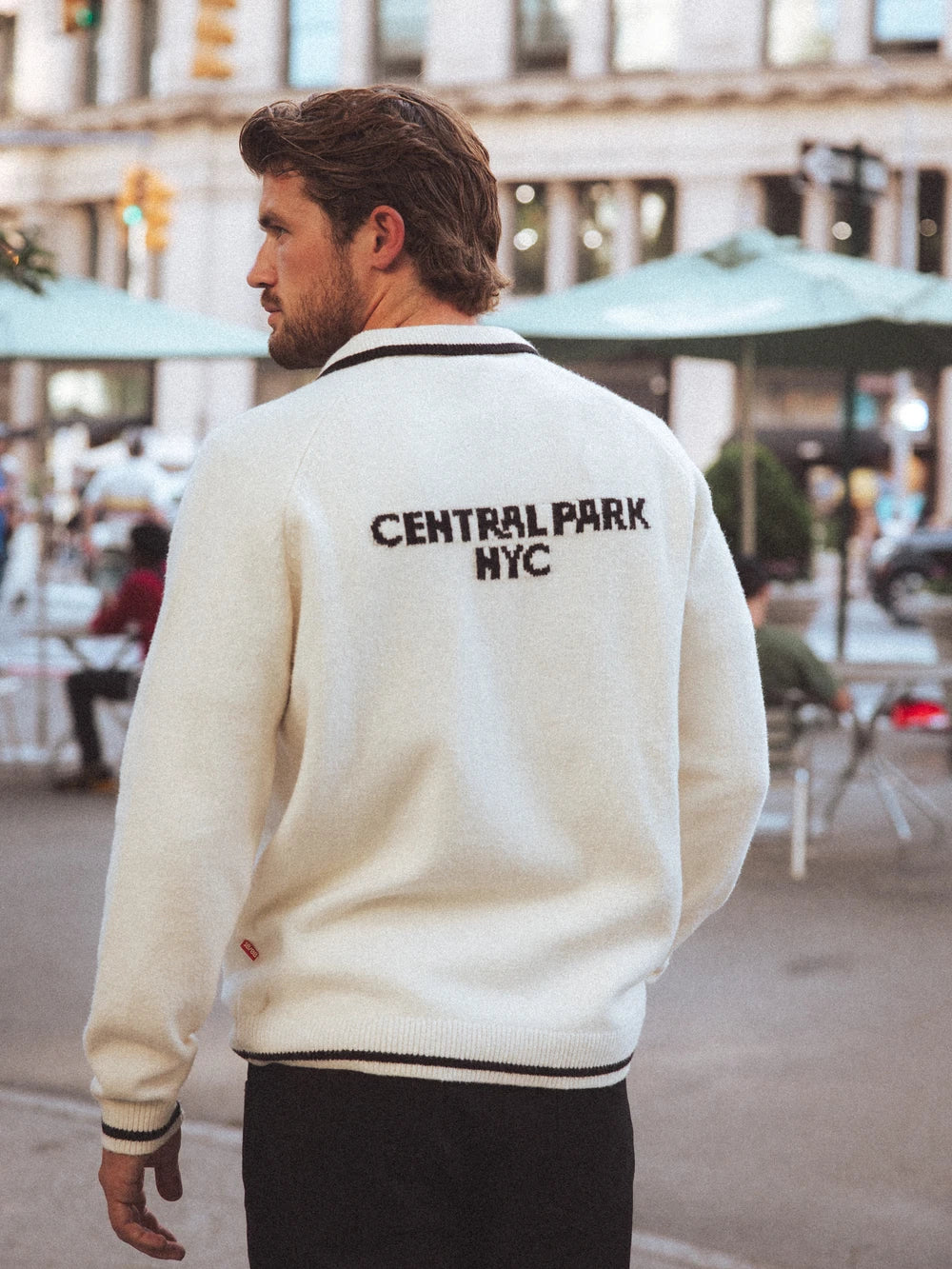 STRICKJACKE "CENTRAL PARK" IN OFF-WHITE