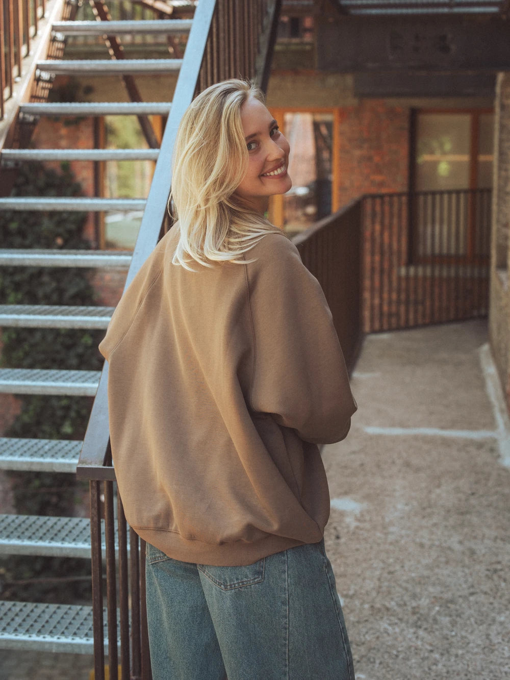 Brauner Oversize-Pullover für Damen