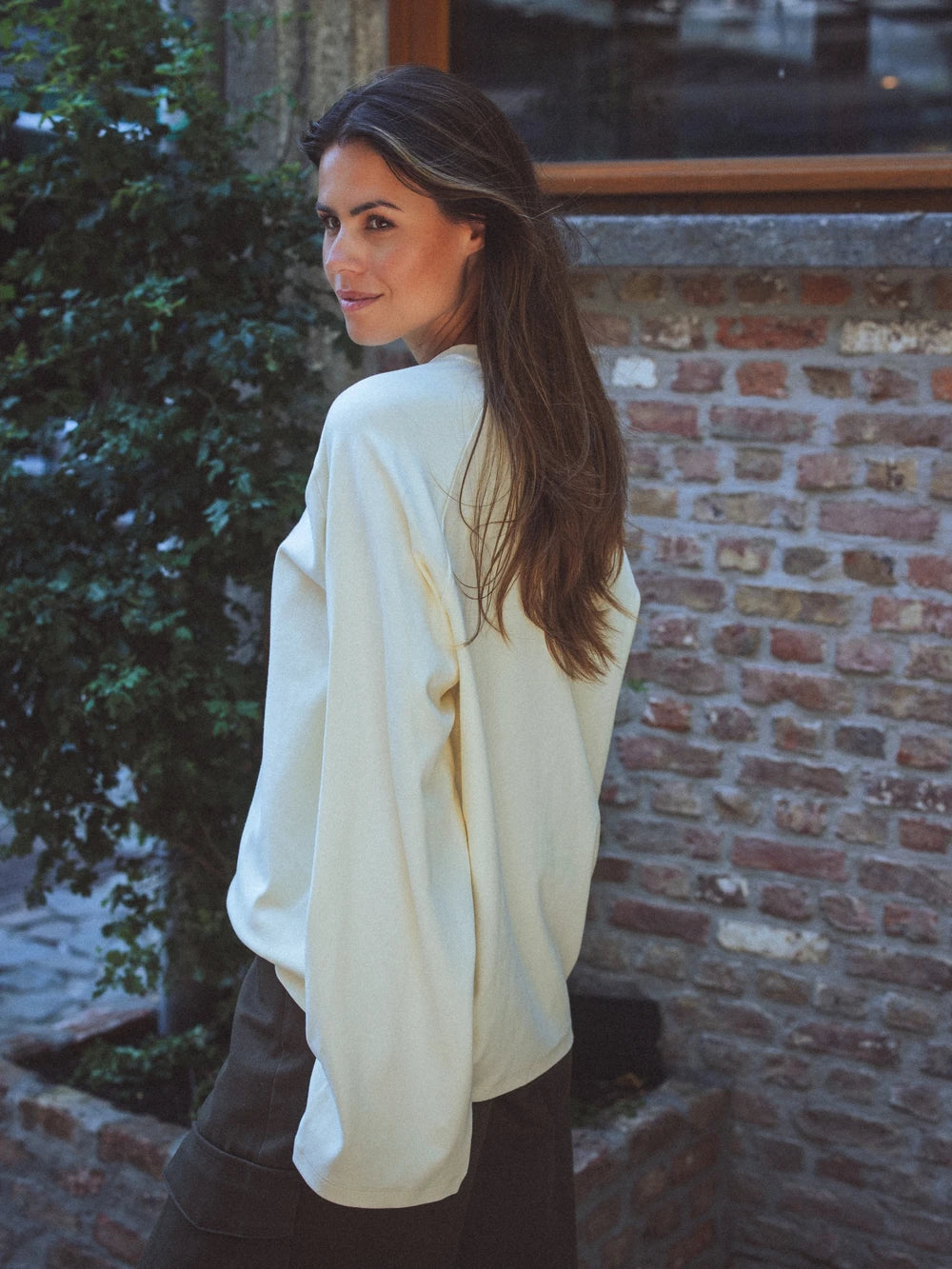 Buttergelbes Raglan-Langarmshirt