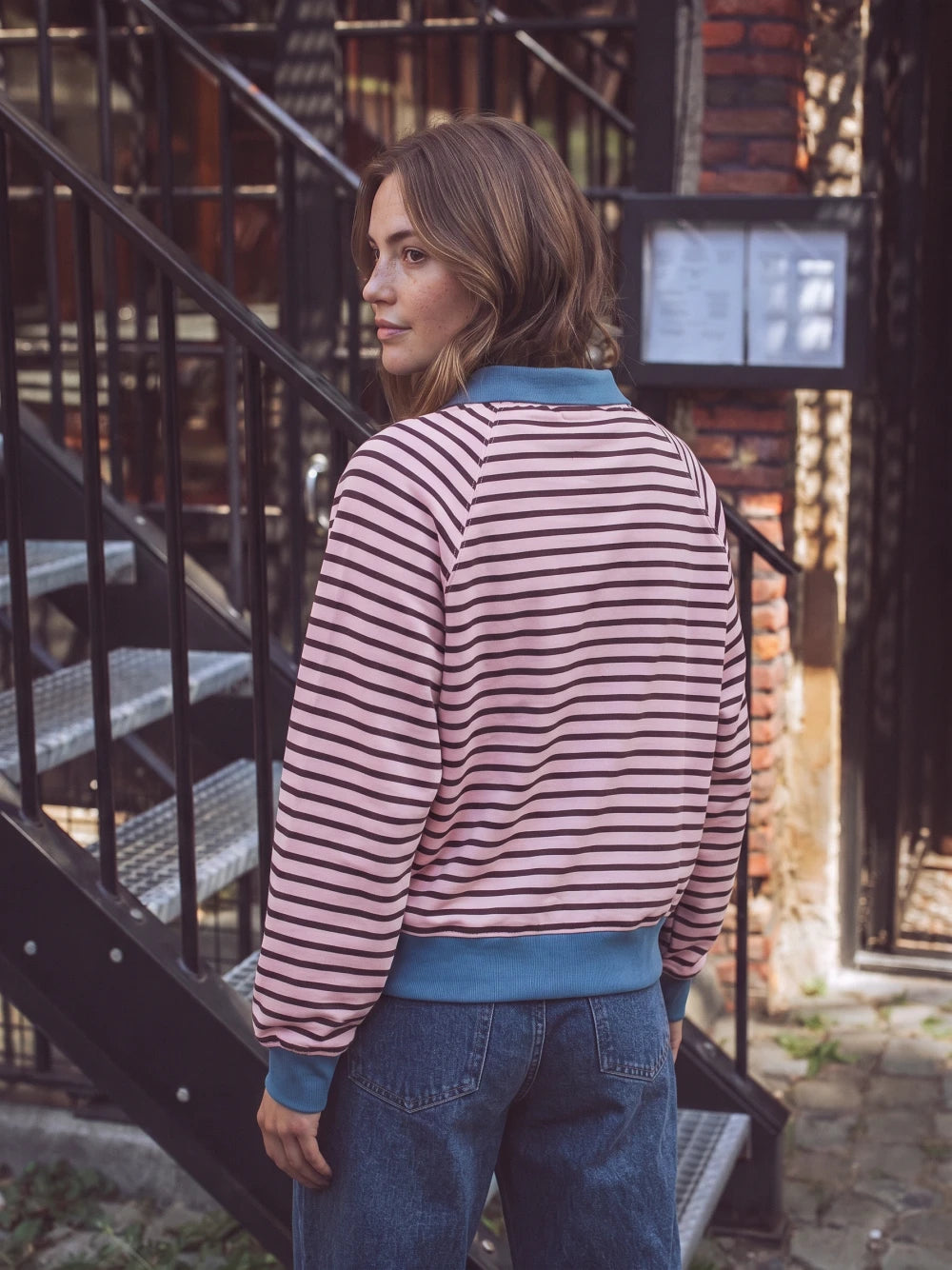 GESTREIFTES OVERSIZED POLO-SWEATSHIRT IN PINK
