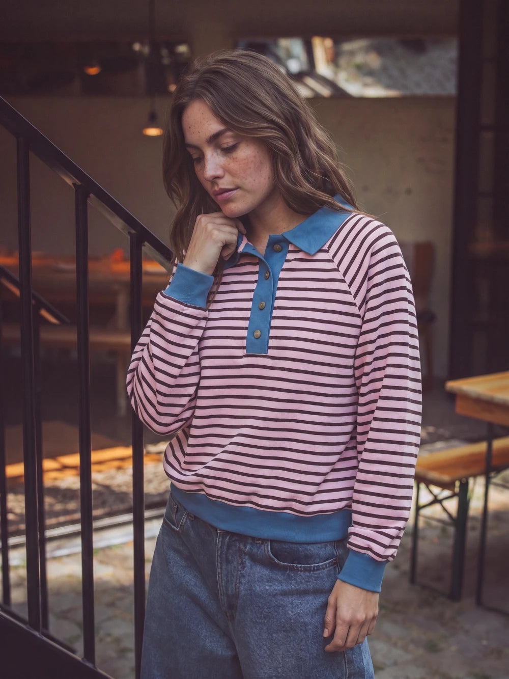 GESTREIFTES OVERSIZED POLO-SWEATSHIRT IN PINK