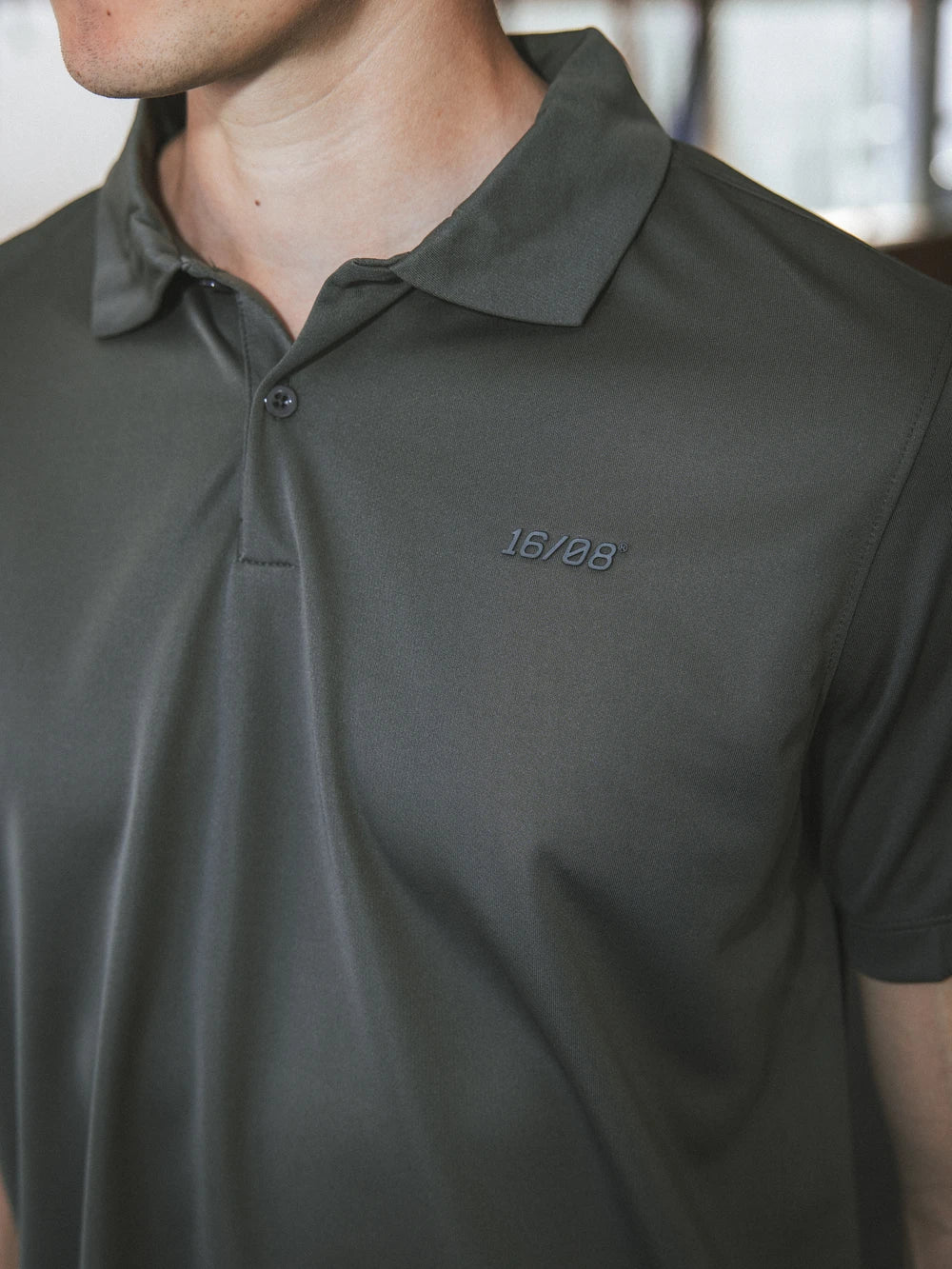 Armeegrünes Sport-Poloshirt