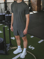 Army-grünes Basic Sport-T-Shirt