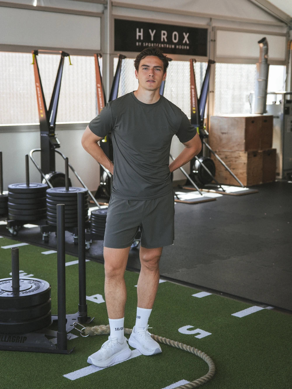 Army-grünes Basic Sport-T-Shirt