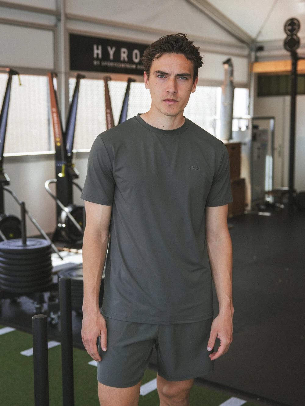 Army-grünes Basic Sport-T-Shirt