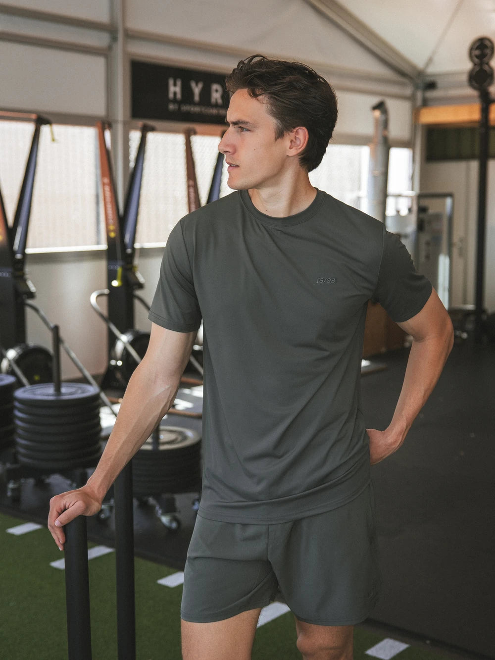 Army-grünes Basic Sport-T-Shirt