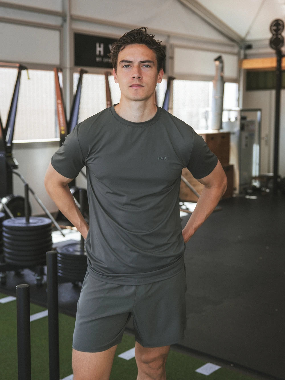 Army-grünes Basic Sport-T-Shirt