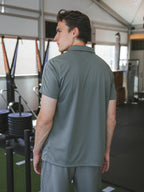 Olive Polo-Shirt mit Ziernähten