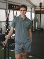 Olive Polo-Shirt mit Ziernähten
