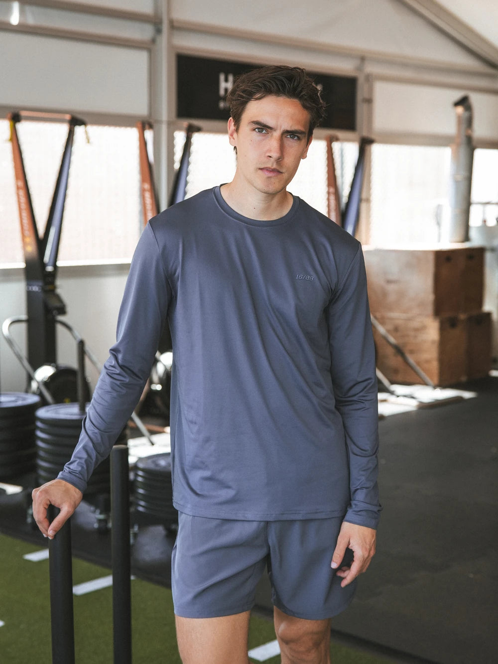 Graublaues Sport-Langarmshirt