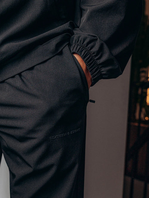 TB RELAXED-FIT HOSE IN SCHWARZ