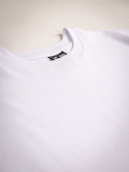 Weißes T-Shirt mit übergroßen Ärmeln