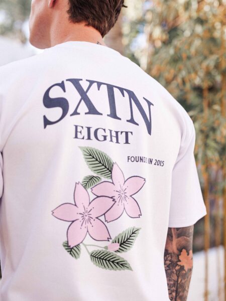 SXTN Fliederfarbenes Blumen-T-Shirt in Übergröße