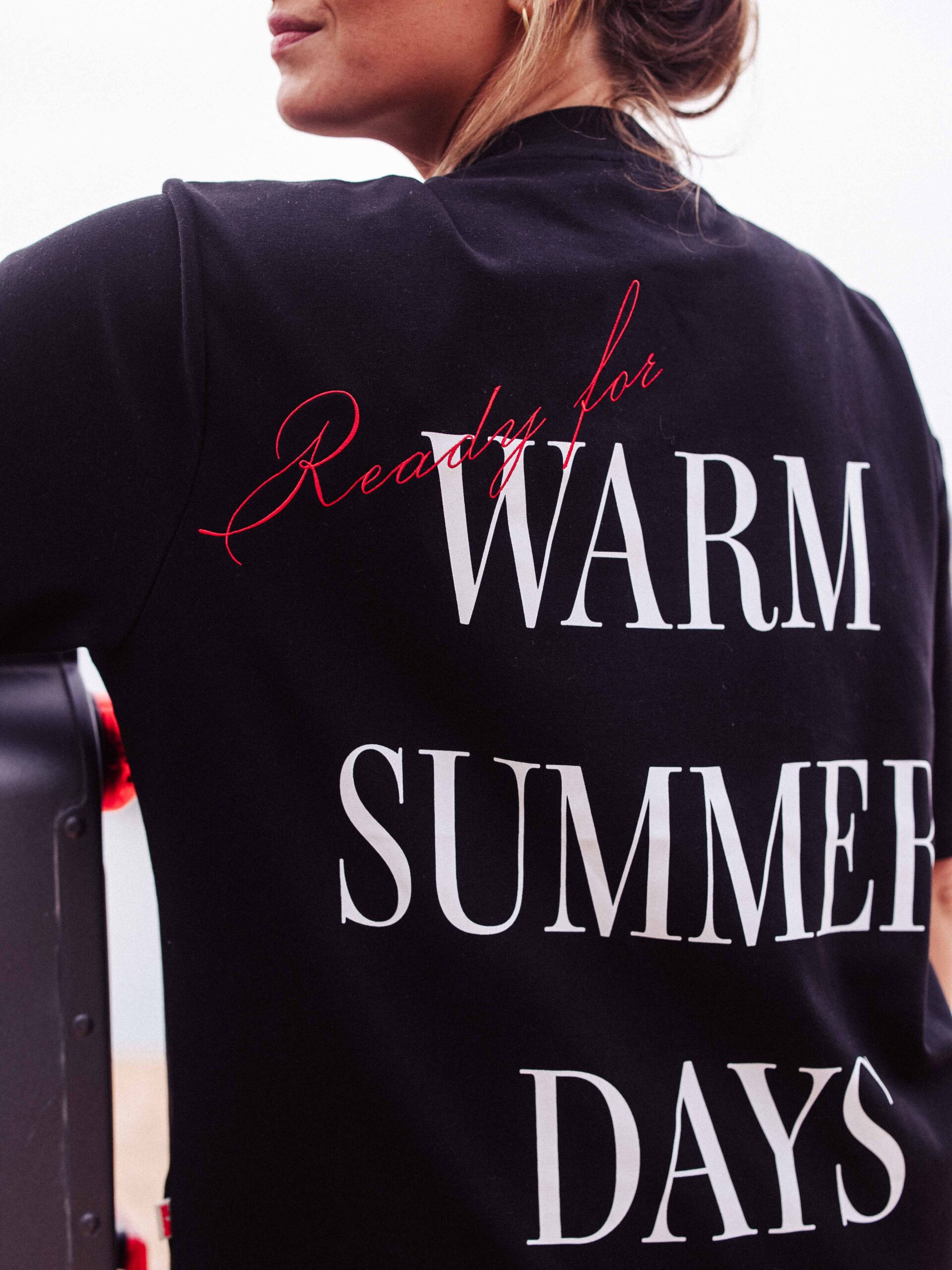Warm Summer Days  T-shirt Black 1608 WEAR