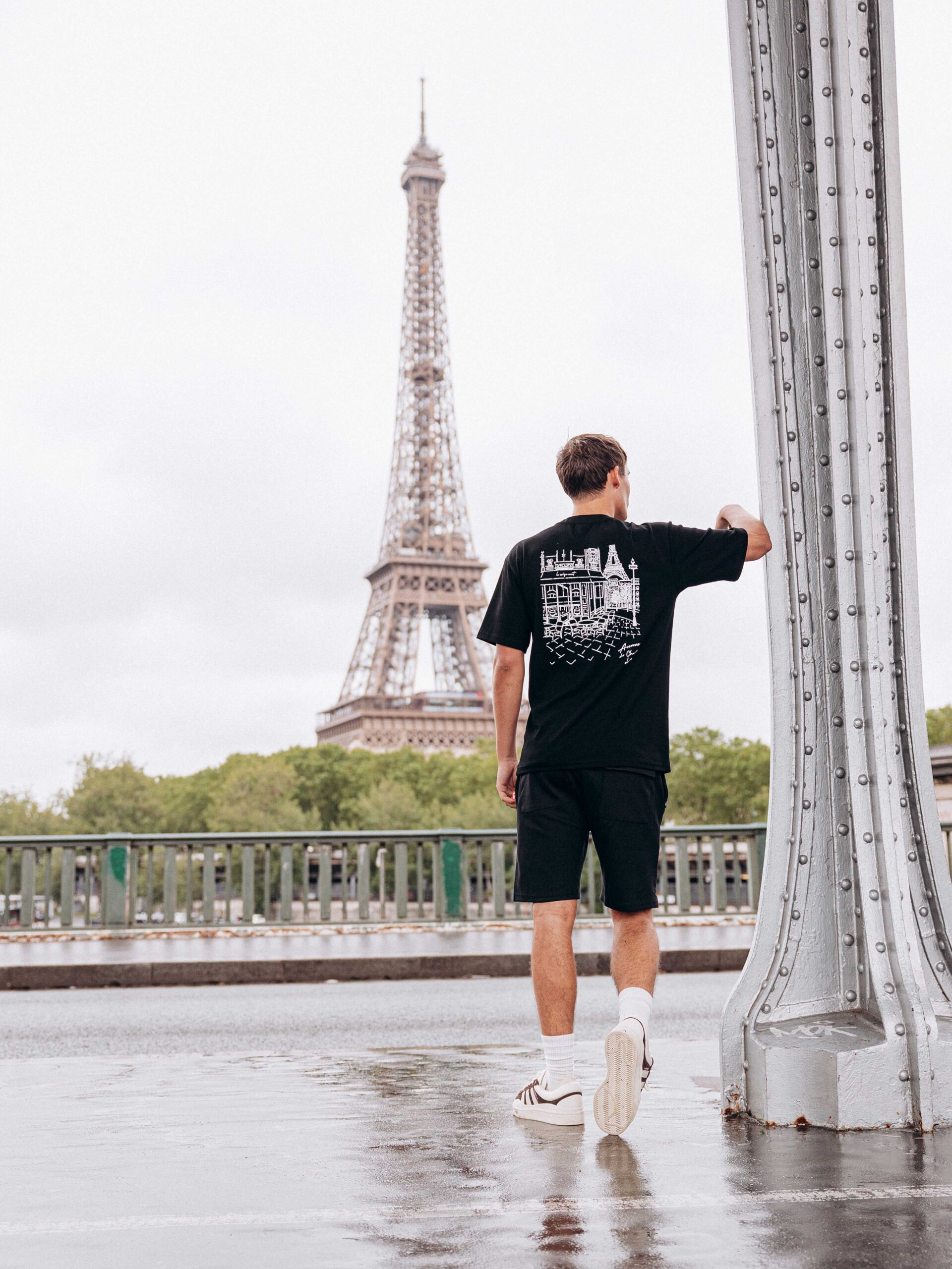 Eiffel Tower Black Oversized T-shirt 1608 WEAR