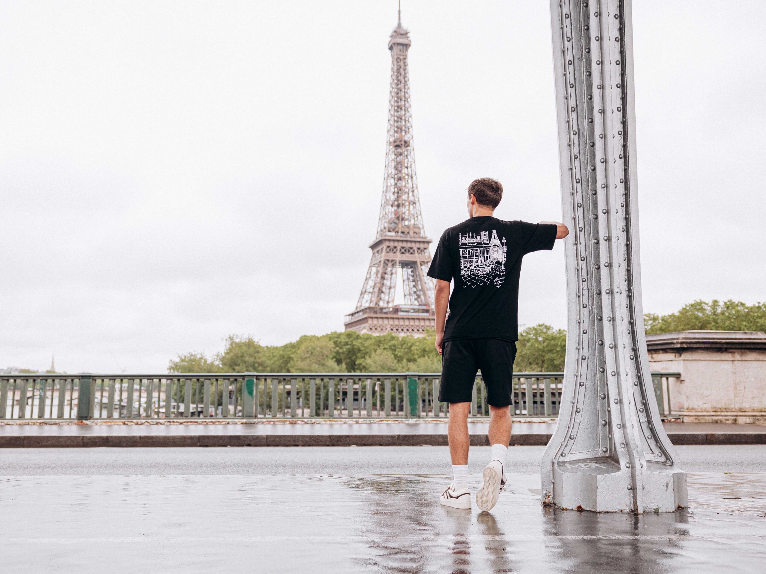 Eiffel Tower Black Oversized T-shirt 1608 WEAR