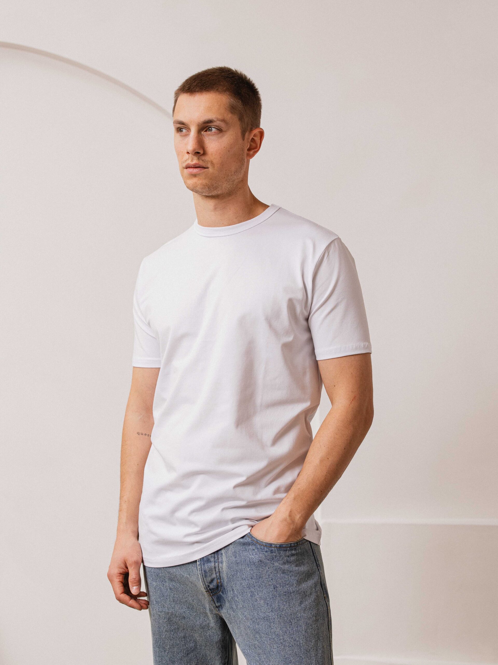 White Crucial T-shirt 1608 WEAR