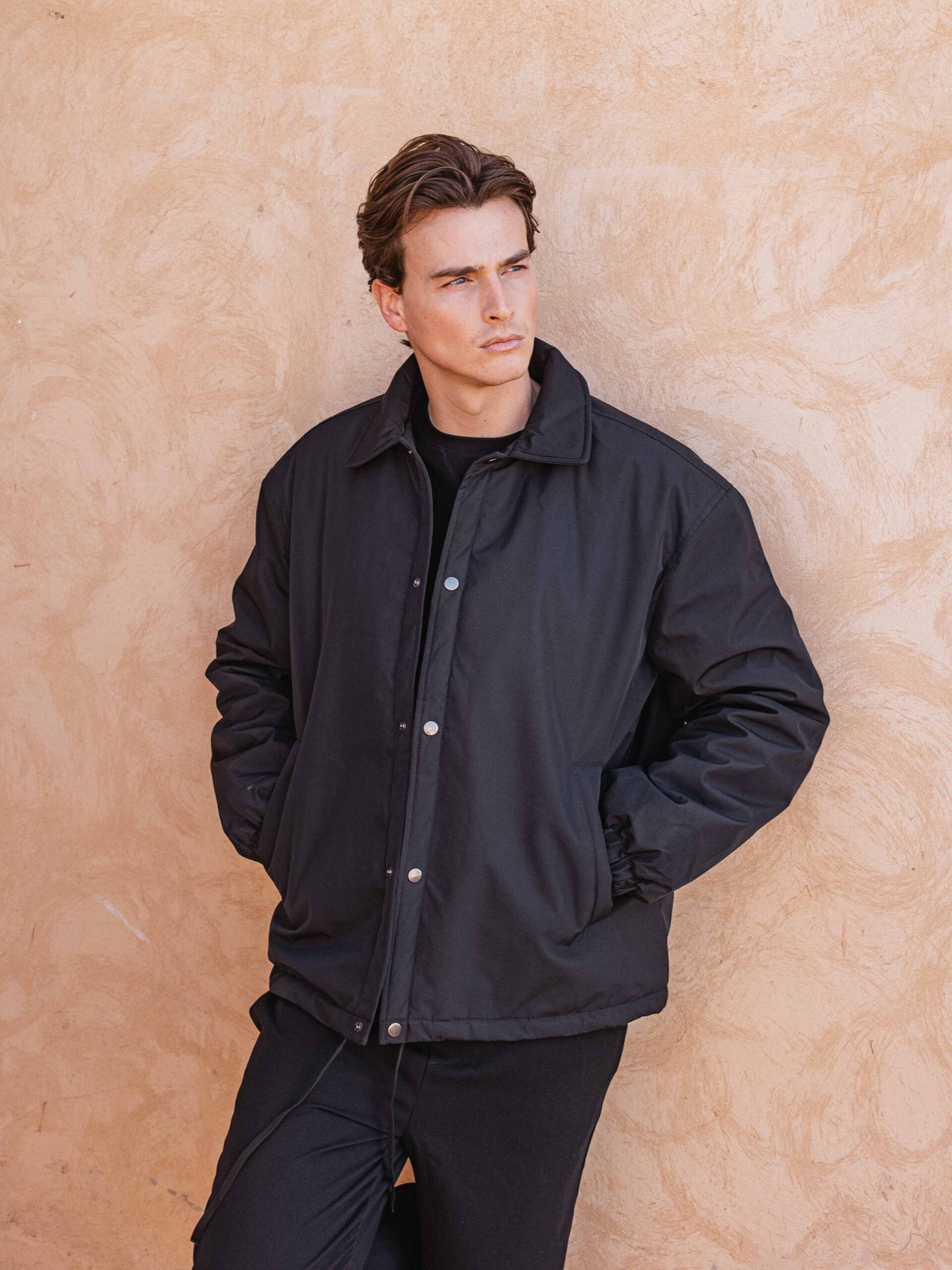 Schwarze gepolsterte Coach-Jacke 1608 WEAR