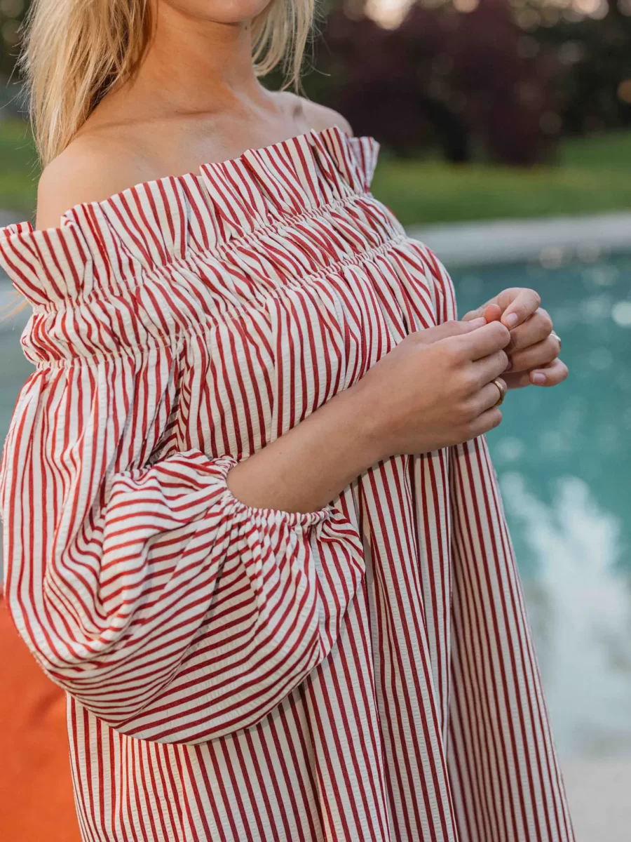 Rotes Streifenkleid