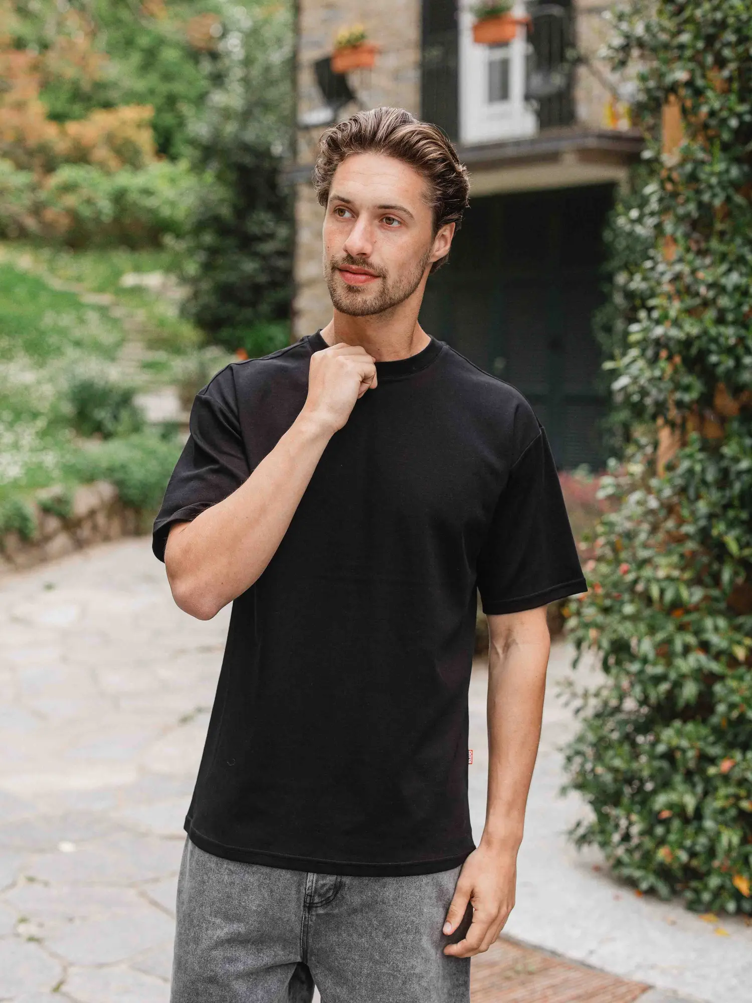 Black Behind Oversized T-shirt 1608 WEAR