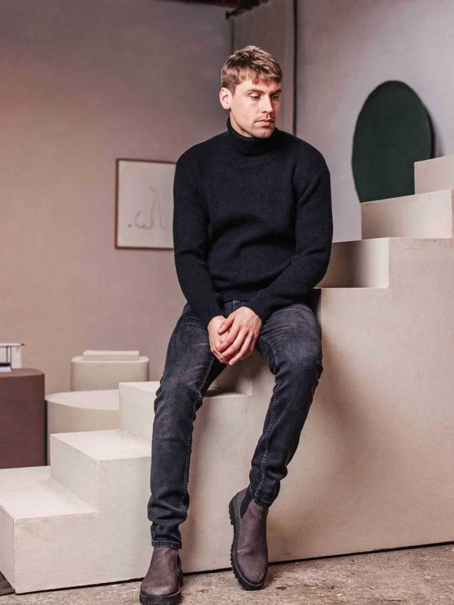 Black Knitted Turtleneck Rib