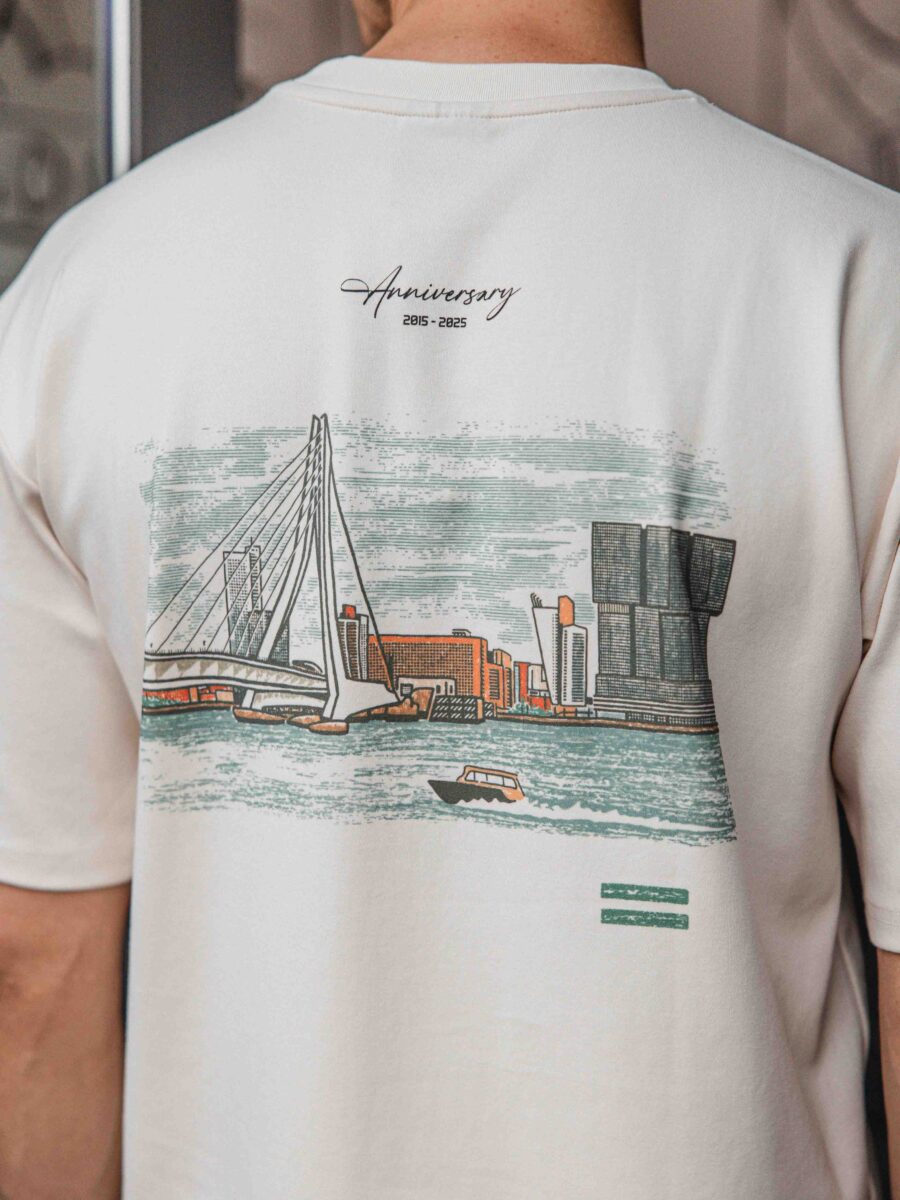 Cremefarbenes R'dam-T-Shirt in Übergröße