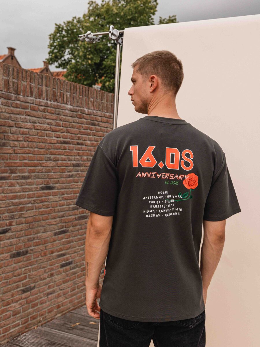 Übergroßes Jubiläums-T-Shirt