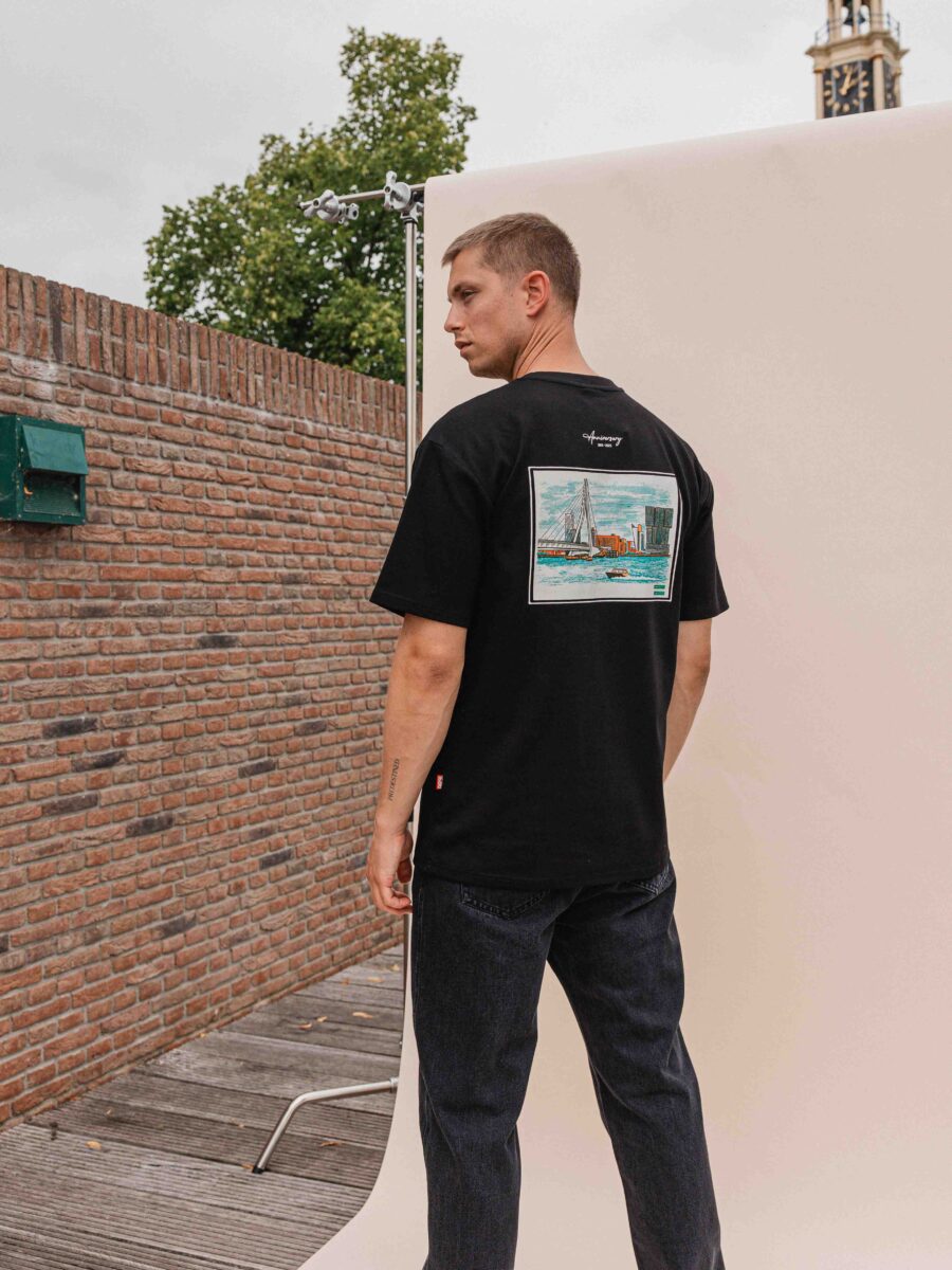 Schwarzes R'dam-T-Shirt in Übergröße